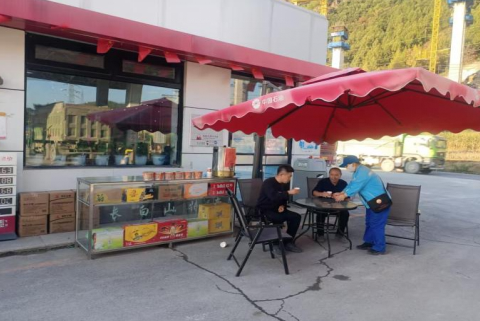 景區(qū)加油站為顧客提供休息場(chǎng)所 景區(qū)加油站為顧客提供休息場(chǎng)所