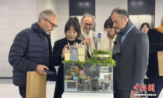 1023(gu)cӰҕ猣L(zhng)W(xu)cӰW(xu)Ժ(L(zhng)ӰӰW(xu)Ժ)^W(xu)(chung)Ķ(dng)(hu)(chng) z