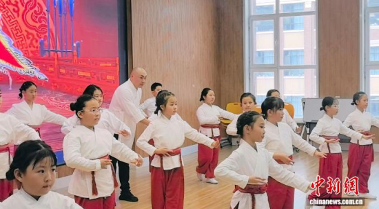 ݆Tʷ(qun)ڽoСW(xu)nʯ z