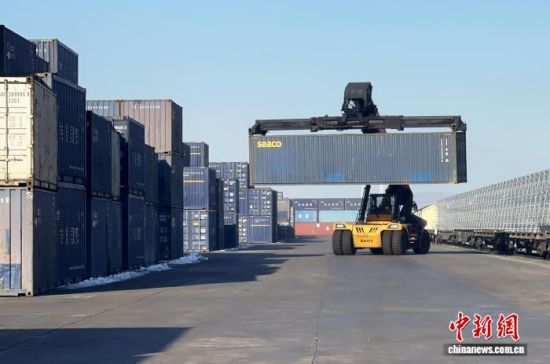 12��11�գ����֬q���������ˆT�ڬq���F·�ڰ��M(j��n)�м��b����b�������� �z