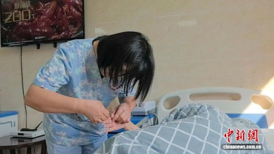 ���������ڽo���˼�ָ����ʯ���� �z